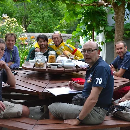 Maison Esmeralda D'hotes Et Bed & Breakfast Biert